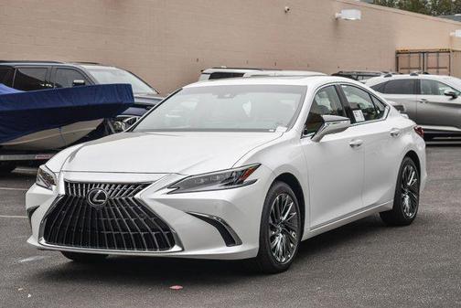 2025 Lexus ES 300h Luxury