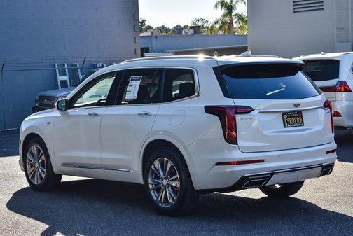 2022 Cadillac XT6 Premium Luxury FWD