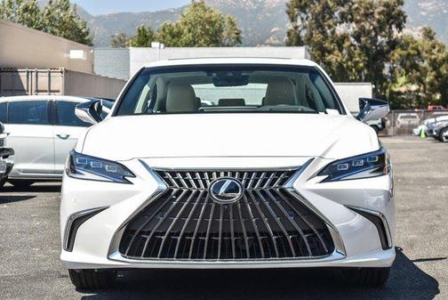 2025 Lexus ES 300h Luxury