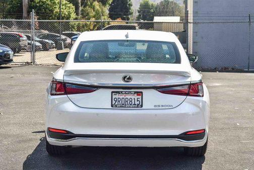 2025 Lexus ES 300h Base