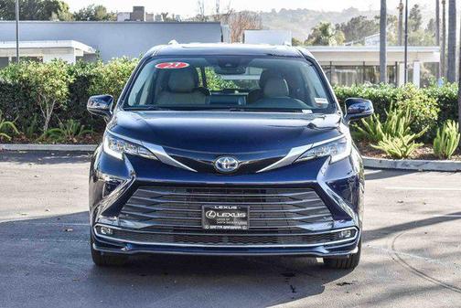 2023 Toyota Sienna Limited