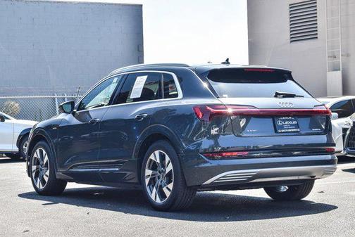 2022 Audi e-tron Premium Plus