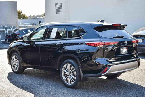 2022 Toyota Highlander Platinum