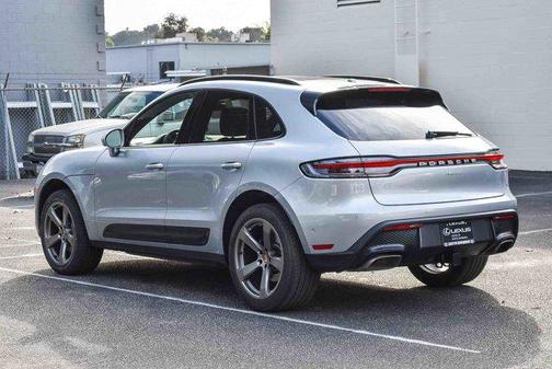 2022 Porsche Macan Base