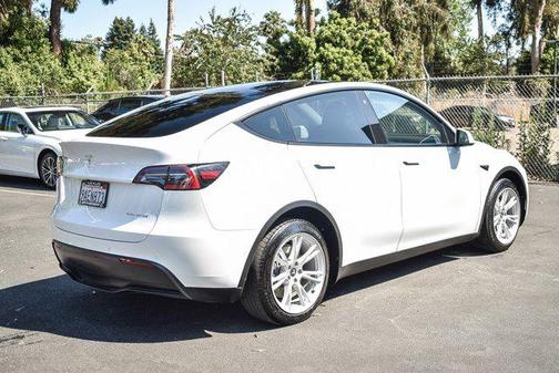 2022 Tesla Model Y Long Range Dual Motor All-Wheel Drive