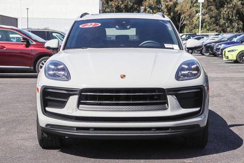 2022 Porsche Macan Base