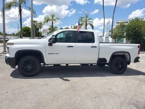 Summit White 2025 Chevrolet Silverado 2500 Custom