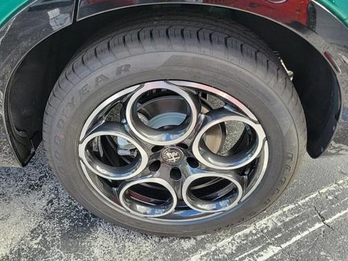 2025 Alfa Romeo Tonale Base