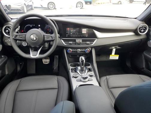 2025 Alfa Romeo Giulia Base