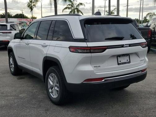 2025 Jeep Grand Cherokee Laredo