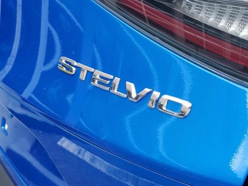 2025 Alfa Romeo Stelvio Base