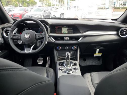 2025 Alfa Romeo Stelvio Base