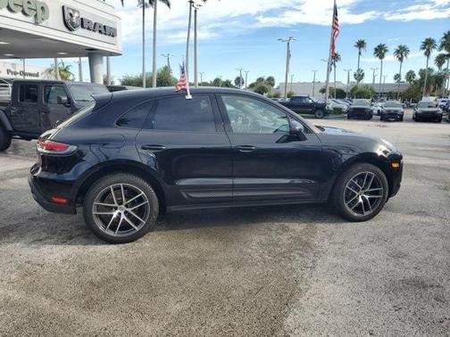 2022 Porsche Macan Base