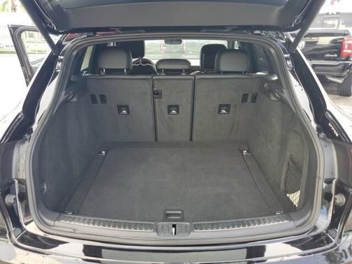 2022 Porsche Macan Base