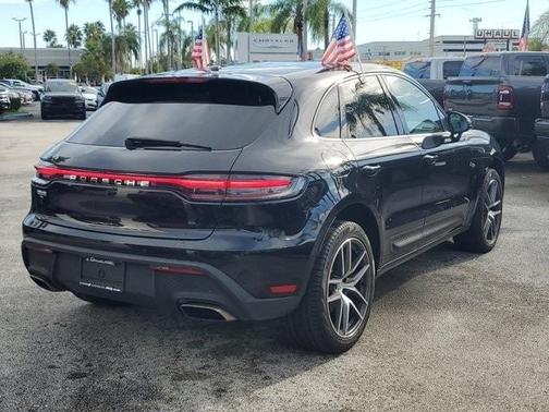 2022 Porsche Macan Base