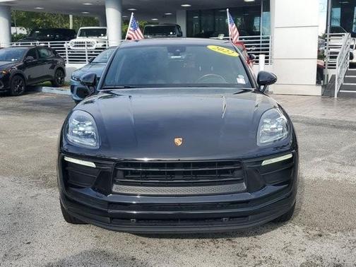 2022 Porsche Macan Base