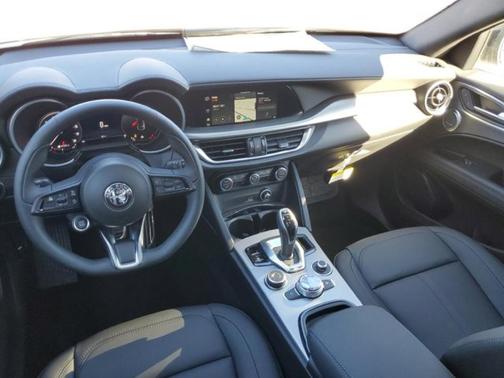 2025 Alfa Romeo Stelvio Base
