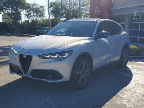 2025 Alfa Romeo Stelvio Base