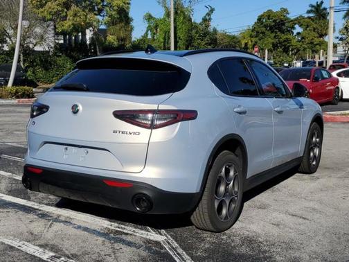 2025 Alfa Romeo Stelvio Base