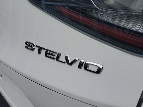 2025 Alfa Romeo Stelvio Base