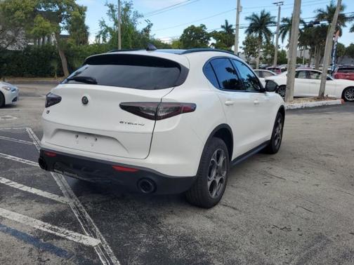 2025 Alfa Romeo Stelvio Base