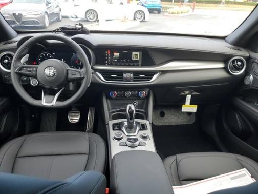 2025 Alfa Romeo Stelvio Base