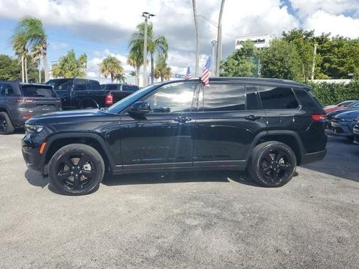 2023 Jeep Grand Cherokee L Laredo