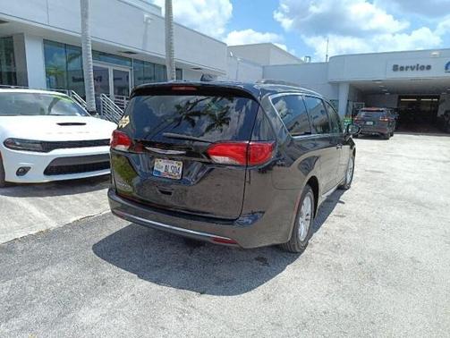 2017 Chrysler Pacifica Touring-L