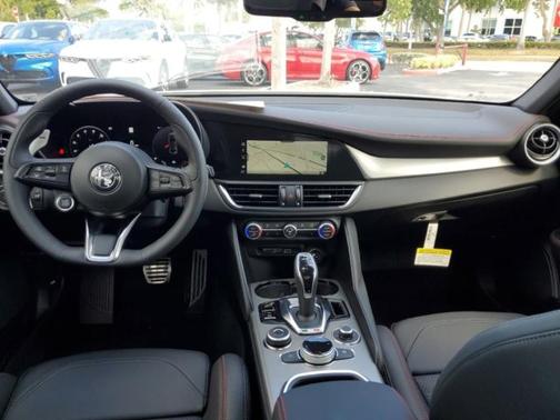 2025 Alfa Romeo Giulia Base