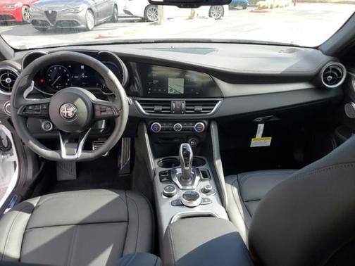 2025 Alfa Romeo Giulia Base