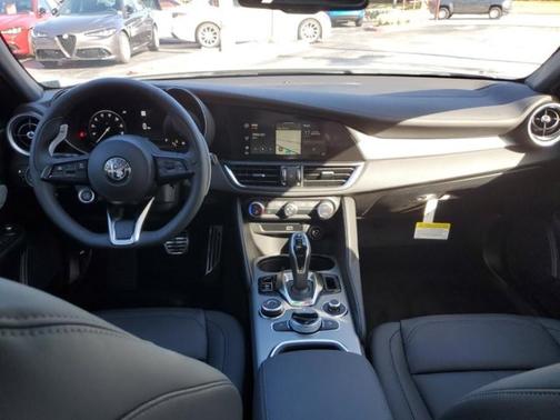 2025 Alfa Romeo Giulia Base