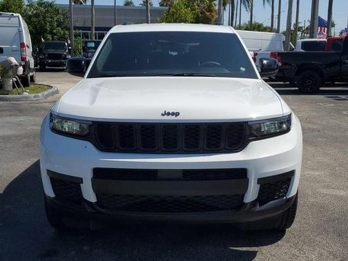 2023 Jeep Grand Cherokee L Laredo