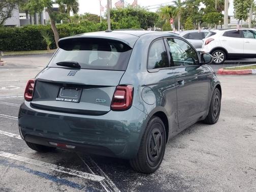 Green 2025 FIAT 500e Base
