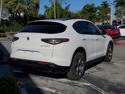 2025 Alfa Romeo Stelvio Base
