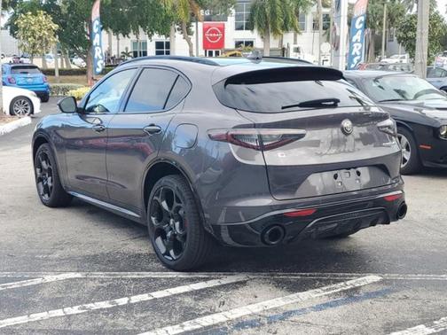 2025 Alfa Romeo Stelvio Base