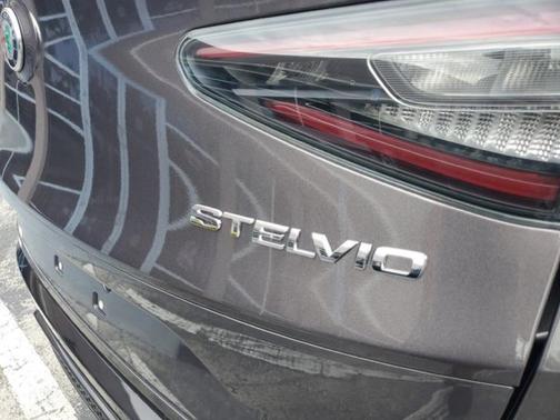 2025 Alfa Romeo Stelvio Base