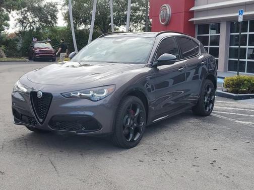 2025 Alfa Romeo Stelvio Base