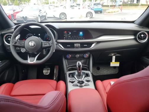2025 Alfa Romeo Stelvio Base