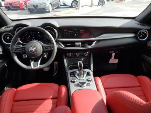 2025 Alfa Romeo Stelvio Base