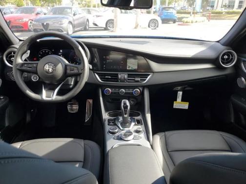2025 Alfa Romeo Giulia Base