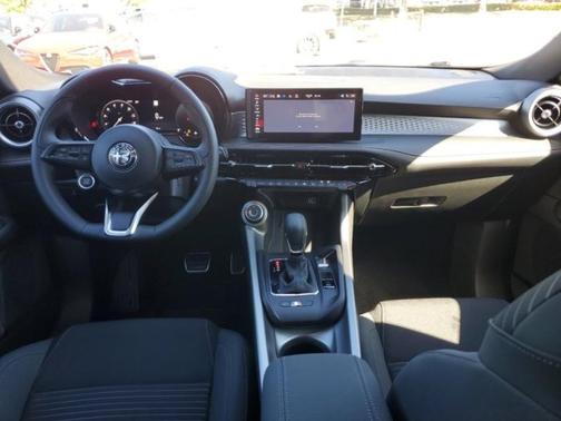 2025 Alfa Romeo Tonale Base