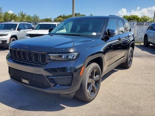 2025 Jeep Grand Cherokee Laredo
