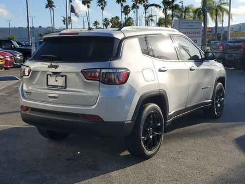 Silver Zynith 2026 Jeep Compass Latitude