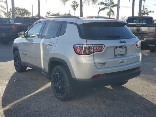 Silver Zynith 2026 Jeep Compass Latitude