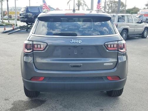 Granite Crystal Clearcoat Metallic 2022 Jeep Compass Altitude