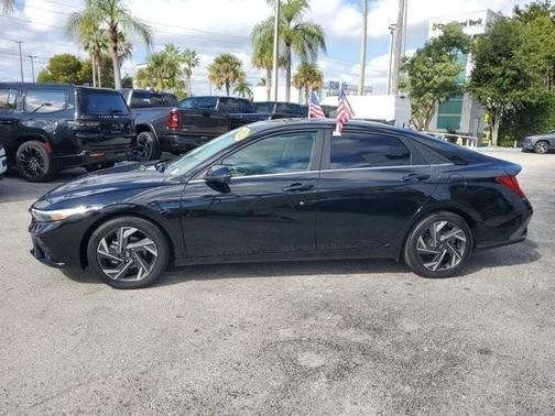 2024 Hyundai ELANTRA Limited