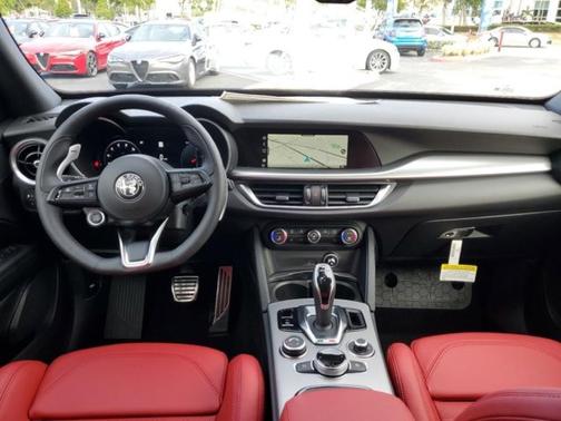 2025 Alfa Romeo Stelvio Base