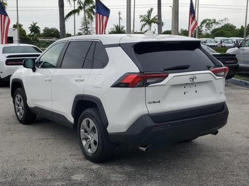 2022 Toyota RAV4 LE