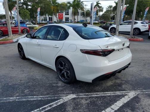 2025 Alfa Romeo Giulia Base