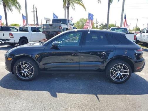 2022 Porsche Macan Base